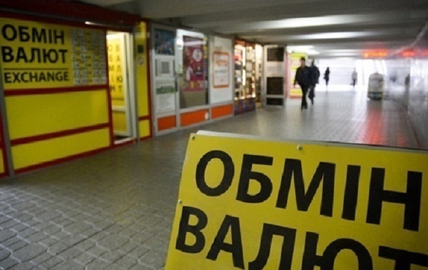 За март украинцы больше продали валюты, чем купили