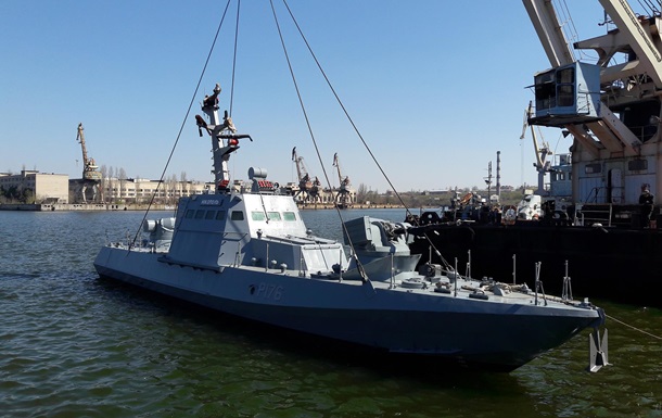 У Миколаєві спустили на воду відремонтовані катери для ВМС