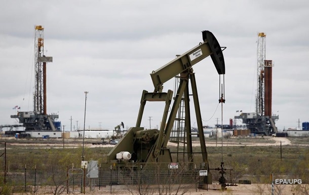 Добычу нефти могут сократить на 20% - Reuters 