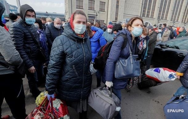 Почти девять тысяч украинцев просятся домой из-за границы