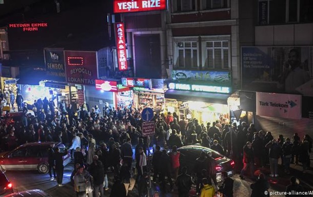 Туреччина: глава МВС пішов у відставку через невдалу комендантську годину