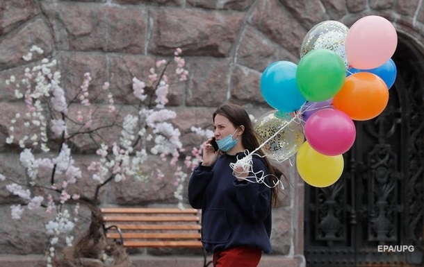 Медик пояснив, які маски потрібно носити населенню