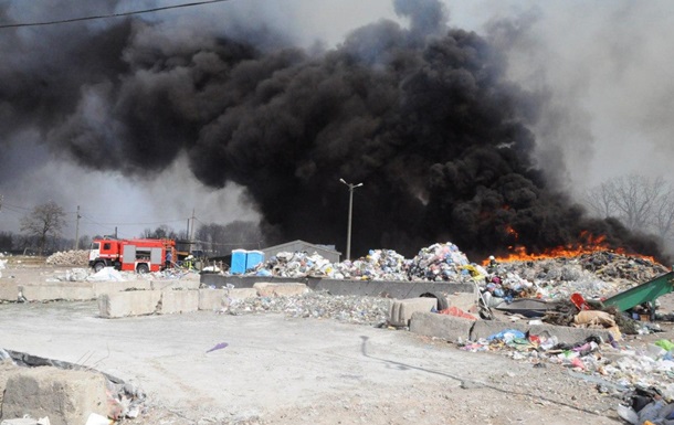 Спасатели потушили масштабный пожар в Кропивницком
