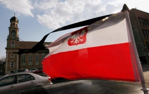 Польща пом якшує карантин для  розморожування економіки 