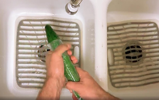 Pornhub запустив сайт-пародію з миттям рук