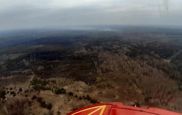 У Чорнобильській зоні на тліючий трав яний настил скинули 240 тонн води
