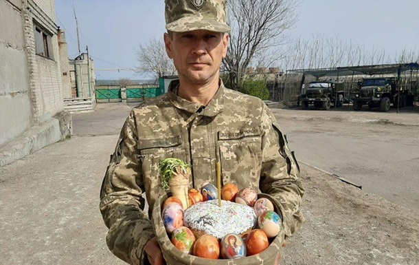 Бойцы ВСУ встретили Пасху на Донбассе