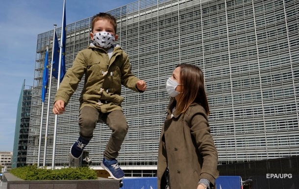 Жителям Бельгии передумали раздавать защитные маски 