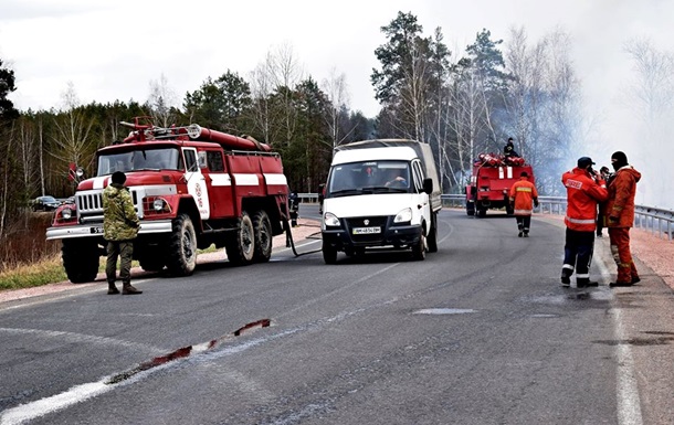 Рятувальники гасять чотири вогнища під Чорнобилем