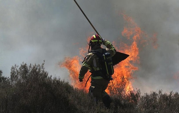 Масштабна лісова пожежа вирує в Нідерландах на кордоні з Німеччиною