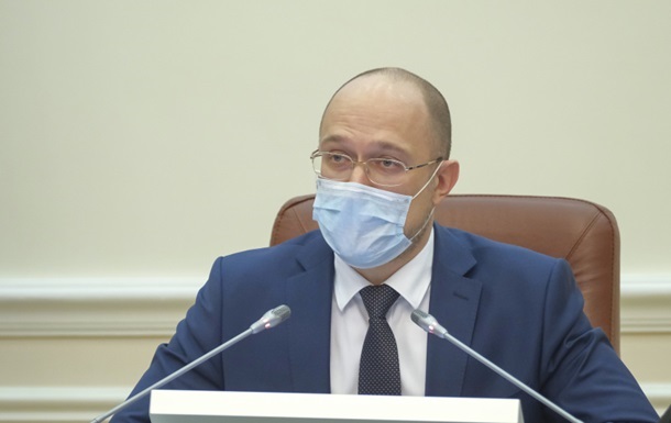 Шмыгаль назвал даты двух пиков коронавируса в Украине