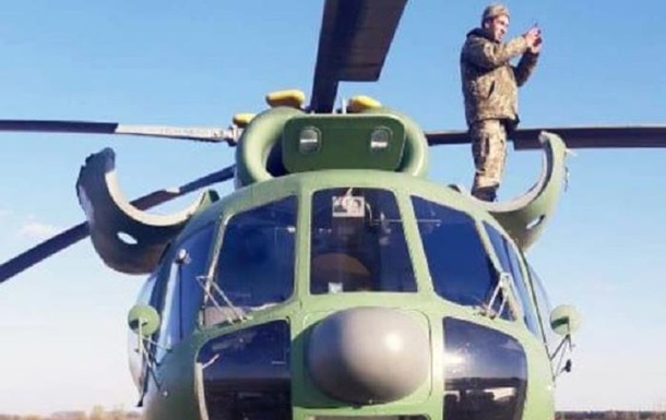 На Київщині військовий вертоліт здійснив вимушену посадку