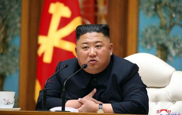 Китай направил в КНДР врачей на фоне слухов о болезни Ким Чен Ына − СМИ