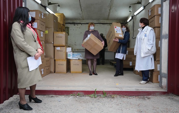 Благотворители передали медучреждениям Луганщины средства биологической защиты