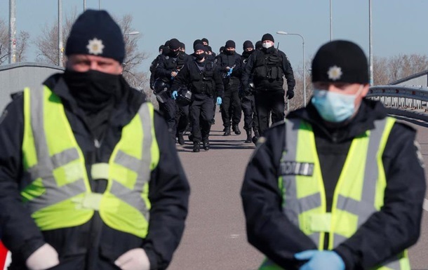 Чоловіка оштрафували на 17 тисяч за протести без маски