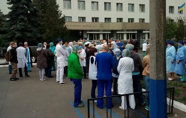 У Києві медики однієї з лікарень влаштували страйк 