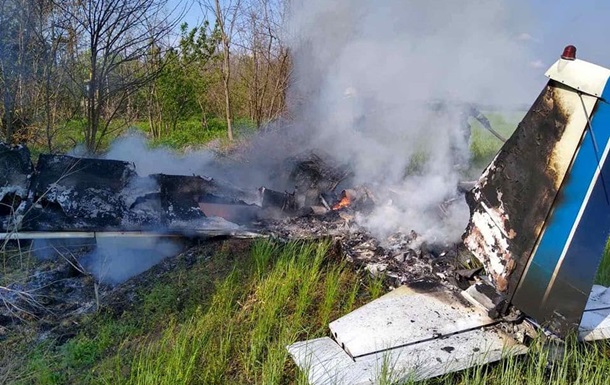 Під Дніпром упав невеликий літак, є жертви