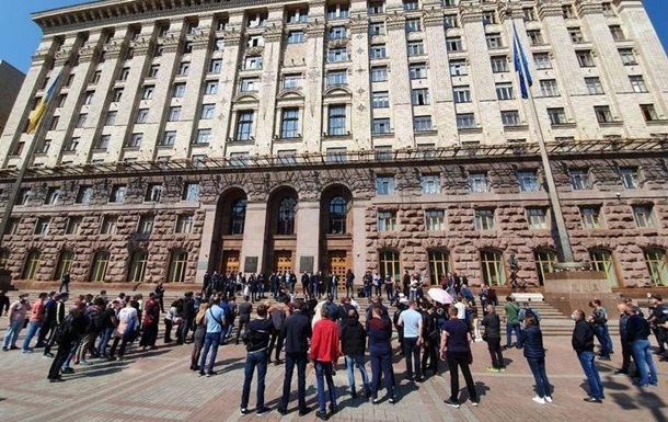 Протестуючі в Києві досягли зняття заборони на продаж кави