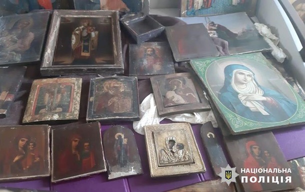 Поліція вилучила сотні старовинних ікон у банди церковних злодіїв