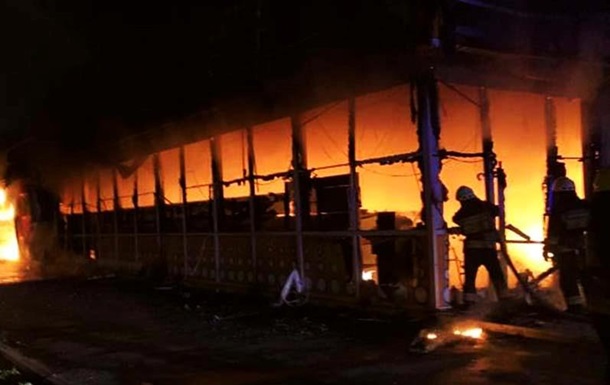 У Дніпрі пожежа знищила магазин