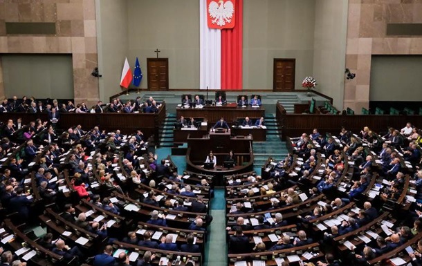 Сенат Польщі не підтримав голосування на виборах поштою