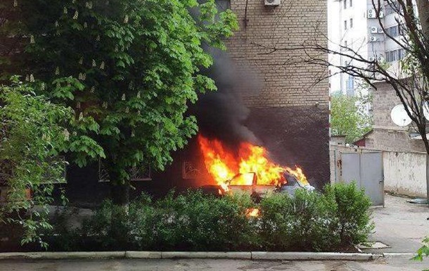 Кто и зачем взрывал иномарку в центре Донецка? 