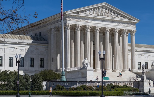 Слушания в Верховном суде США нарушил звук воды в унитазе