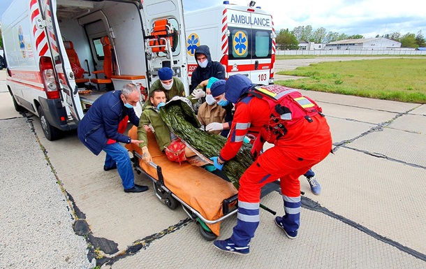 В Одесу доставили поранених на Донбасі військових