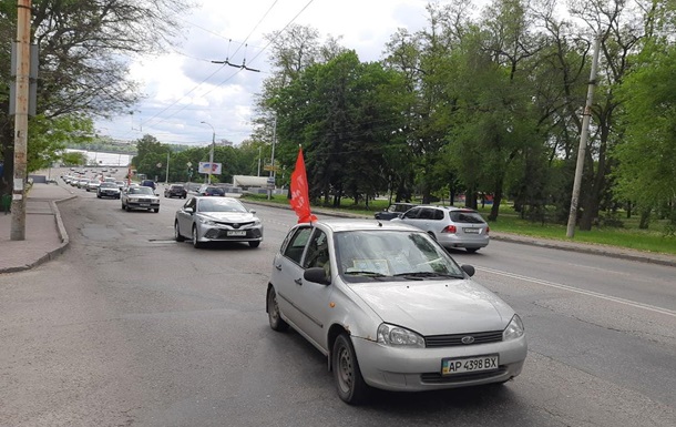 В Запорожье произошла стычка активистов с участниками Полка Победы