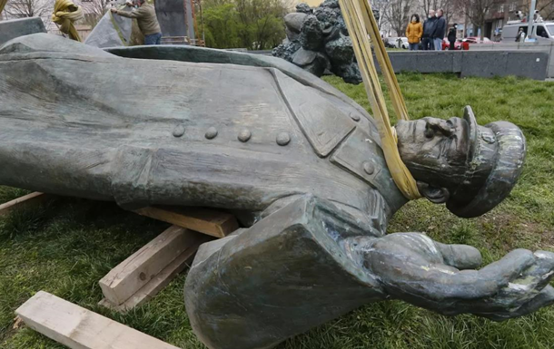 В Праге на месте памятника Коневу появился унитаз 