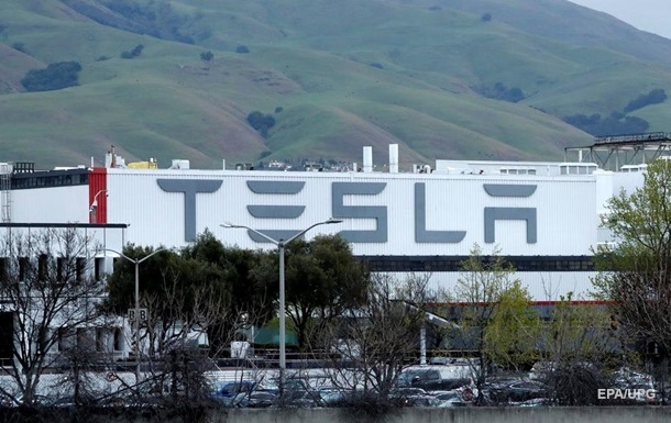 Tesla відновлює роботу на заводі в Каліфорнії