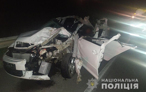 Фура раздавила легковушку на трассе Киев-Одесса, две жертвы
