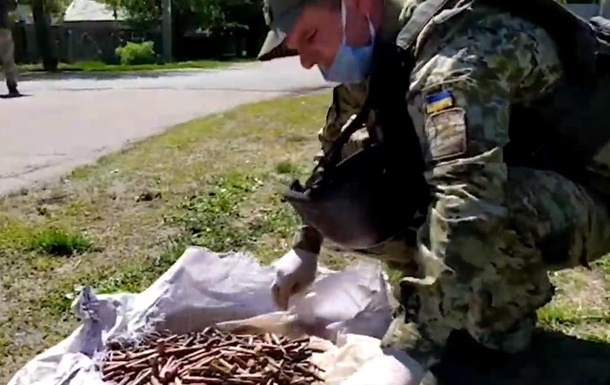 На Донбассе нашли мешок патронов