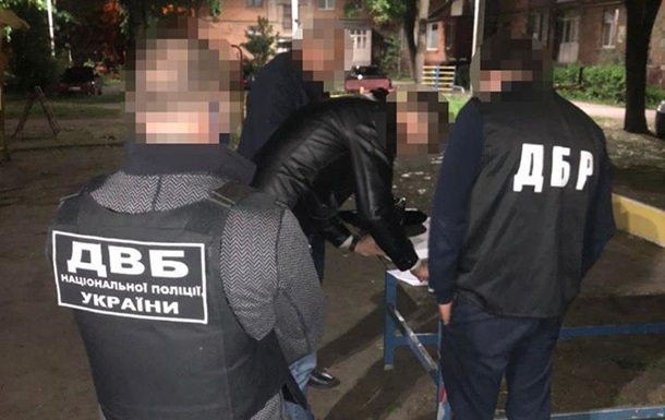 На Харківщині двох копів підозрюють в розтраті 850 тисяч