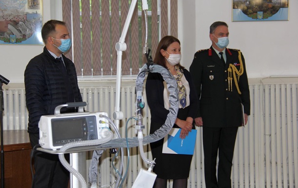 Українські військові отримали апарати ШВЛ від Канади та ООН