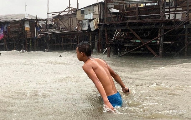 Філіппіни накрив тайфун, 140 тисяч евакуйованих