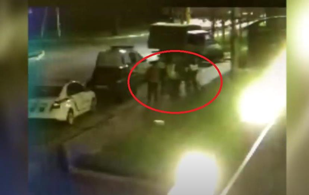 Під Києвом п яні жінки напали на поліцейських
