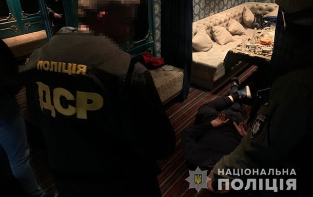 В ресторане Киева задержали рэкетиров, вымогавших $20 тысяч