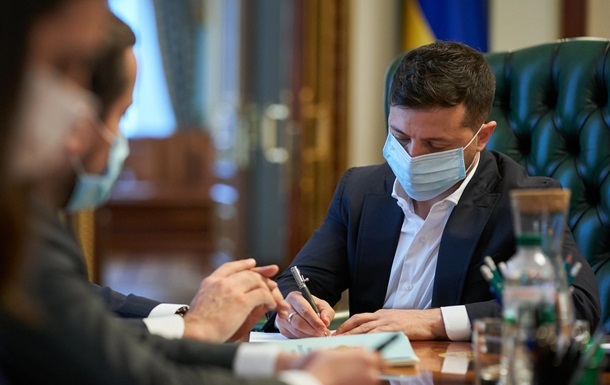 Зеленський підписав закон про посилене тестування на COVID