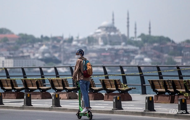 Туреччина очікує іноземних туристів із середини червня