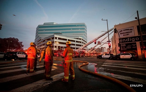 У Лос-Анджелесі відбулася сильна пожежа: постраждали 11 рятувальників