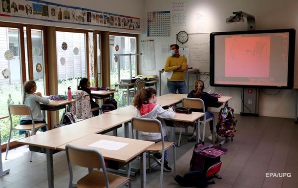 Во Франции вскоре после отмены карантина начали закрывать школы