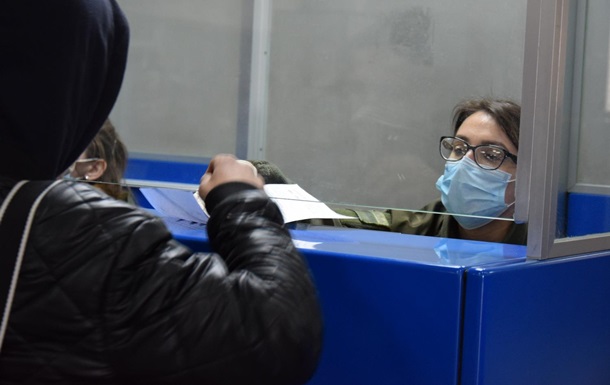 В Україну авіарейсами евакуювали 400 осіб