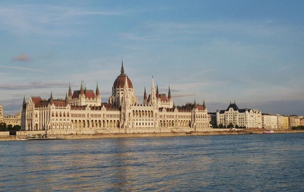 В Угорщині заборонили узаконювати зміну статі
