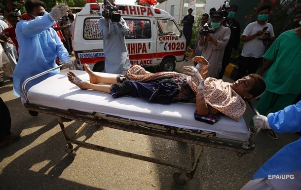 Авиакатастрофа в Пакистане: СМИ сообщают о выживших