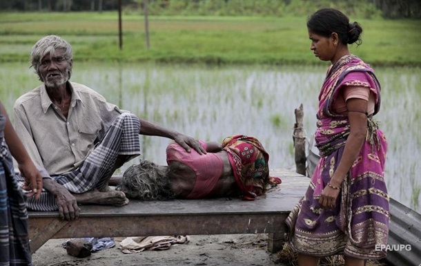 Через циклон у Південній Азії загинуло понад сто осіб