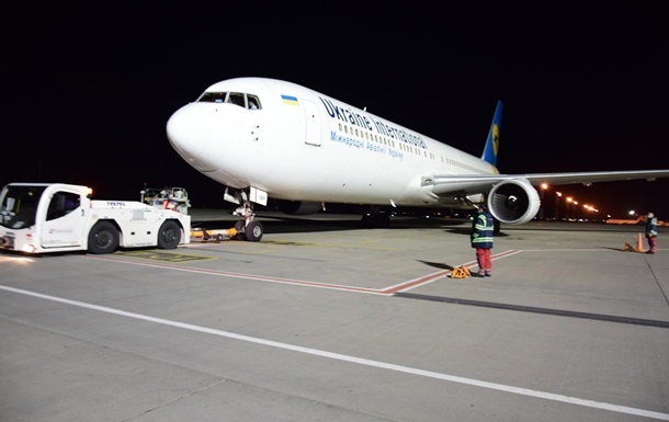 В Украину авиарейсами эвакуировали почти 1300 человек за сутки