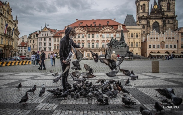 У Чехії дозволили ходити без масок на вулиці