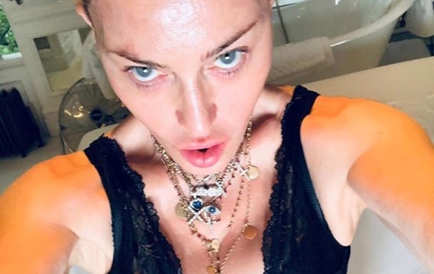 Мадонна шокировала фото в прозрачном нижнем белье