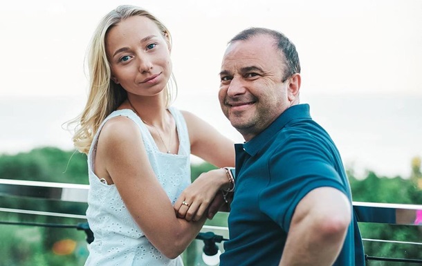 Невеста Виктора Павлика рассказала о переносе свадьбы
